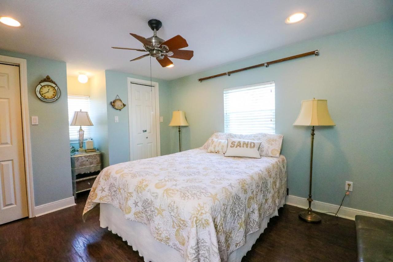 Perfect Location Spacious Yard Coffee Bar At This Lovely Beach Home Galveston Exterior foto